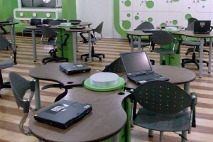 Navigating The Differences Between eLearning And Traditional Classroom Training