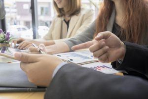 LMS Buying Guide For SMBs: The 9 Most Critical LMS Features