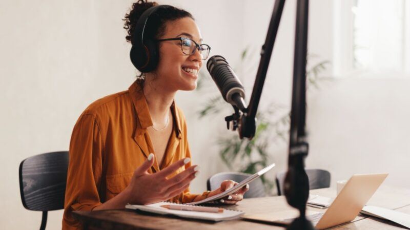 6 Reasons To Host A Podcast For Your eLearning Company
